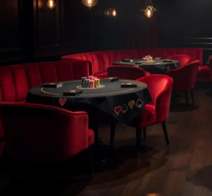 Elegancka sala restauracyjna z pokerowym stołem